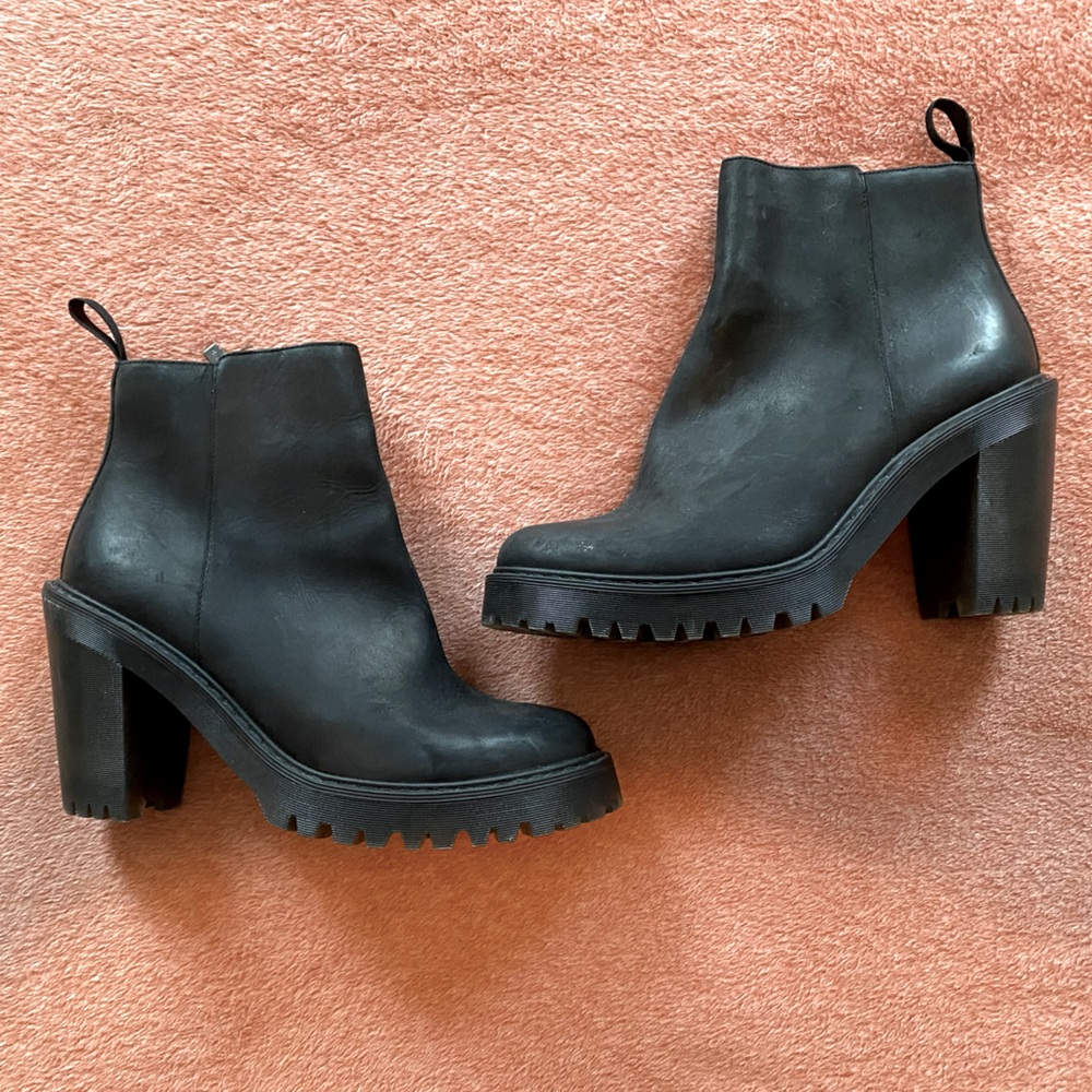 Dr. Martens Magdalena boots, black, women’s 10. EUC.